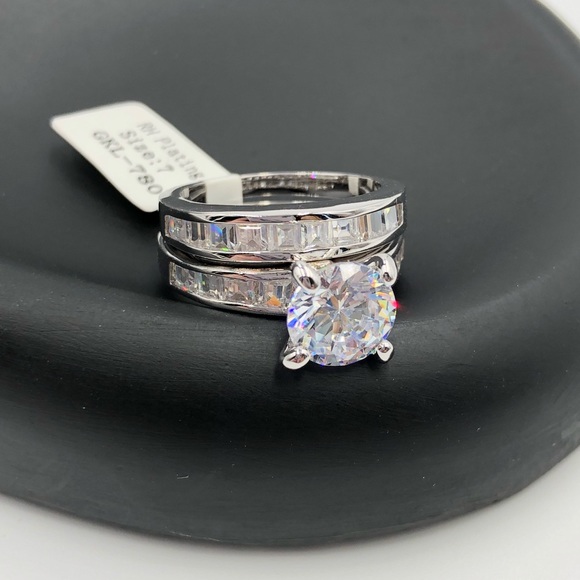 Gorgeous Wedding Ring Set Size 7 NWT - Picture 3 of 8